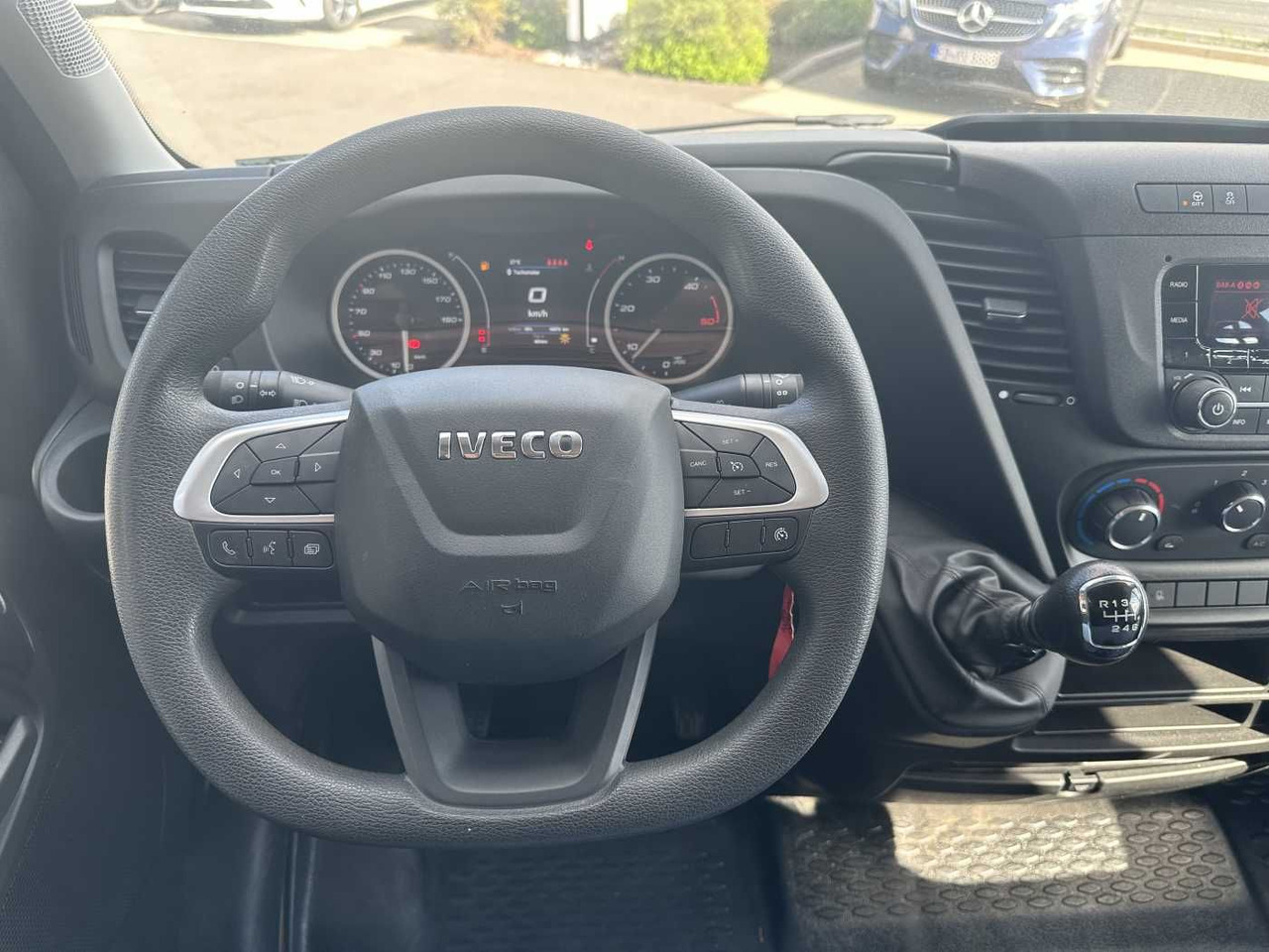 Leasing de Iveco Daily 35S14 Pritsche+Plane *AHK*Ladekran*7-Sitze Iveco Daily 35S14 Pritsche+Plane *AHK*Ladekran*7-Sitze: foto 11 Leasing de Iveco Daily 35S14 Pritsche+Plane *AHK*Ladekran*7-Sitze Iveco Daily 35S14 Pritsche+Plane *AHK*Ladekran*7-Sitze: foto 11