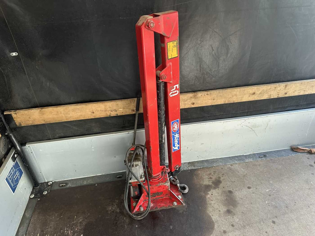 Leasing de Iveco Daily 35S14 Pritsche+Plane *AHK*Ladekran*7-Sitze Iveco Daily 35S14 Pritsche+Plane *AHK*Ladekran*7-Sitze: foto 7 Leasing de Iveco Daily 35S14 Pritsche+Plane *AHK*Ladekran*7-Sitze Iveco Daily 35S14 Pritsche+Plane *AHK*Ladekran*7-Sitze: foto 7