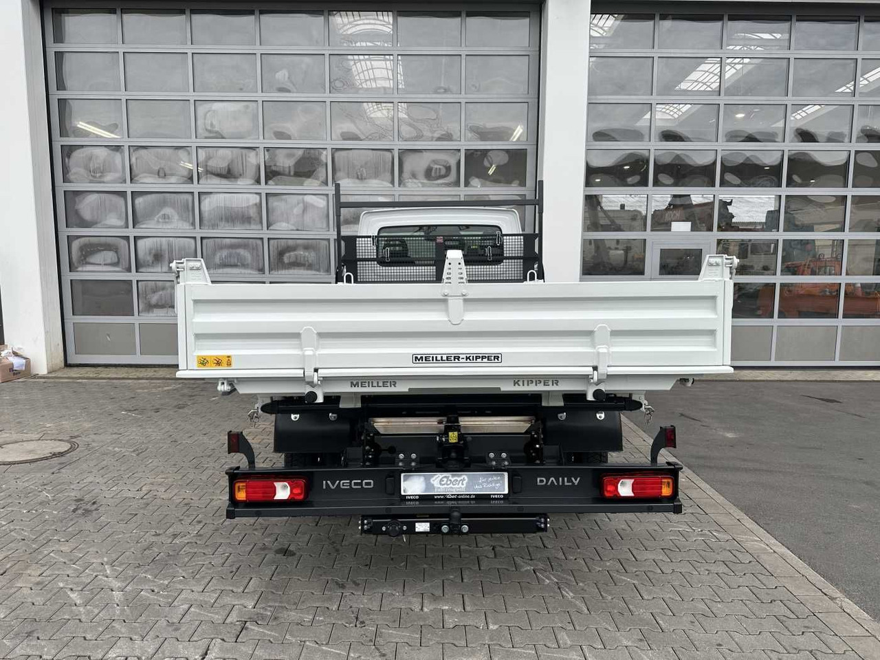 Iveco Daily 70C18H 3-S.-Kipper *R3.750mm*2xAHK* 5x - Carrinha basculante: foto 5 Iveco Daily 70C18H 3-S.-Kipper *R3.750mm*2xAHK* 5x - Carrinha basculante: foto 5