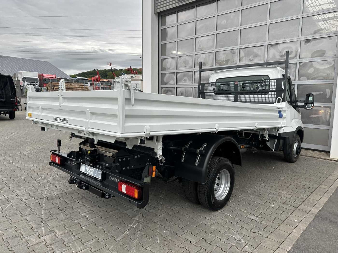 Iveco Daily 70C18H 3-S.-Kipper *R3.750mm*2xAHK* 5x - Carrinha basculante: foto 4 Iveco Daily 70C18H 3-S.-Kipper *R3.750mm*2xAHK* 5x - Carrinha basculante: foto 4