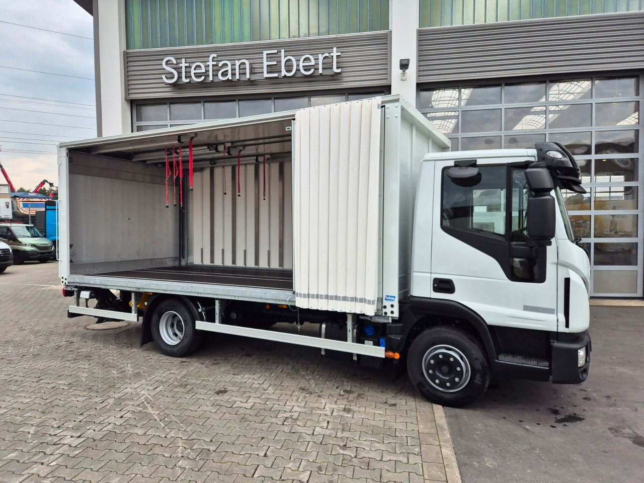 Camião transporte de bebidas Iveco Eurocargo ML120EL25/P Böse Schiebeplanen LBW AHK: foto 34 Camião transporte de bebidas Iveco Eurocargo ML120EL25/P Böse Schiebeplanen LBW AHK: foto 34