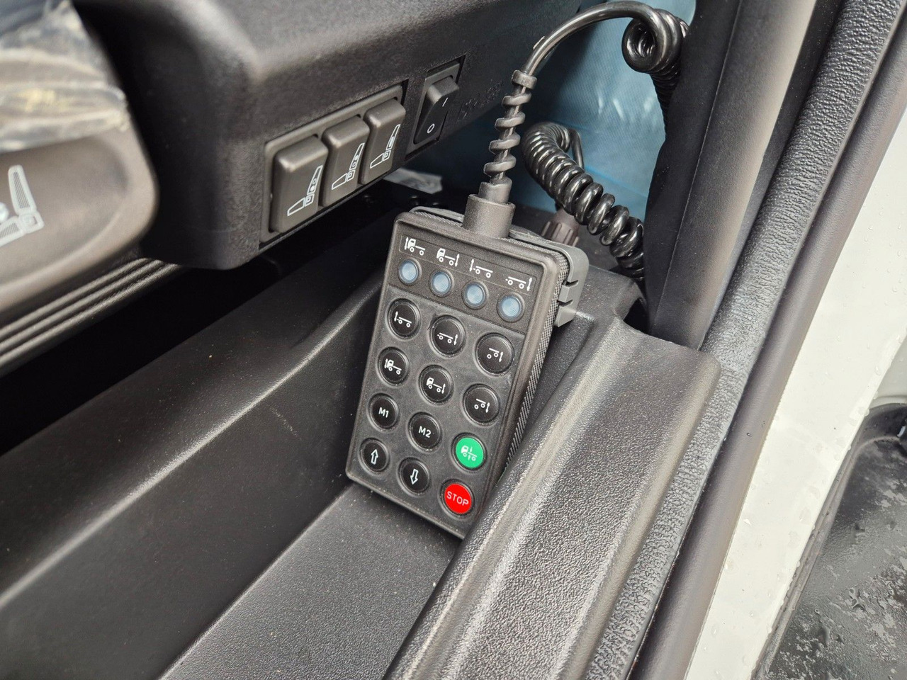 Camião transporte de bebidas Iveco Eurocargo ML120EL25/P Böse Schiebeplanen LBW AHK: foto 27 Camião transporte de bebidas Iveco Eurocargo ML120EL25/P Böse Schiebeplanen LBW AHK: foto 27