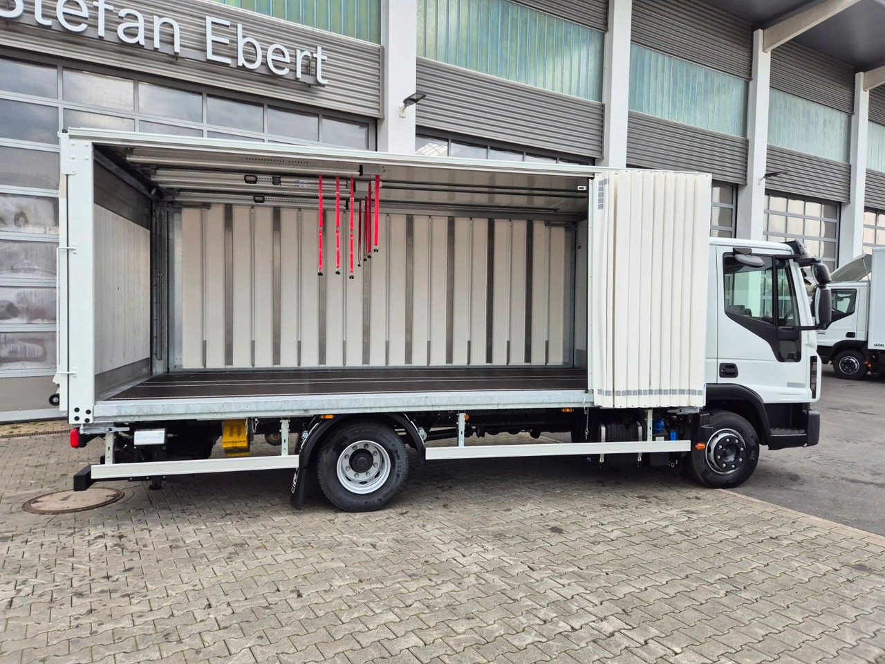 Camião transporte de bebidas Iveco Eurocargo ML120EL25/P Böse Schiebeplanen LBW AHK: foto 33 Camião transporte de bebidas Iveco Eurocargo ML120EL25/P Böse Schiebeplanen LBW AHK: foto 33