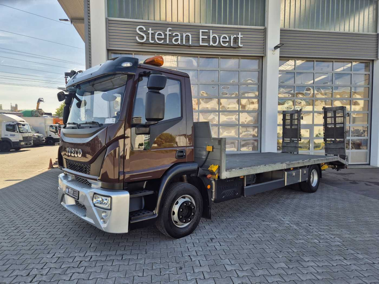 Iveco Eurocargo ML140E25/P Maschinentransporter Winde - Camião transporte de veículos: foto 2 Iveco Eurocargo ML140E25/P Maschinentransporter Winde - Camião transporte de veículos: foto 2