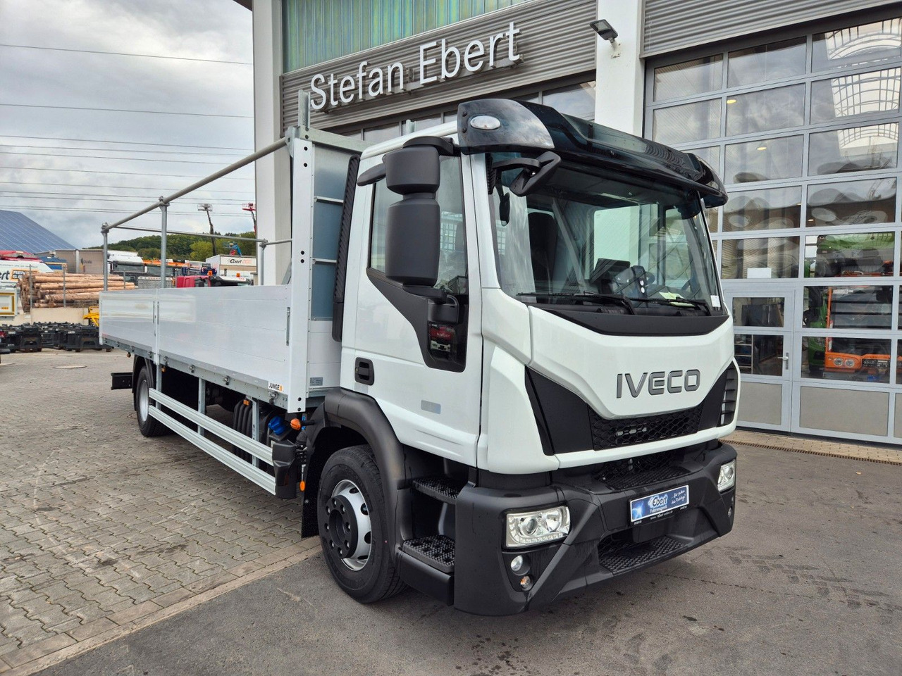Iveco Eurocargo ML140E28/P Gerüstbau 3 Sitze AHK Klima - Camião de caixa aberta/ Plataforma: foto 2 Iveco Eurocargo ML140E28/P Gerüstbau 3 Sitze AHK Klima - Camião de caixa aberta/ Plataforma: foto 2