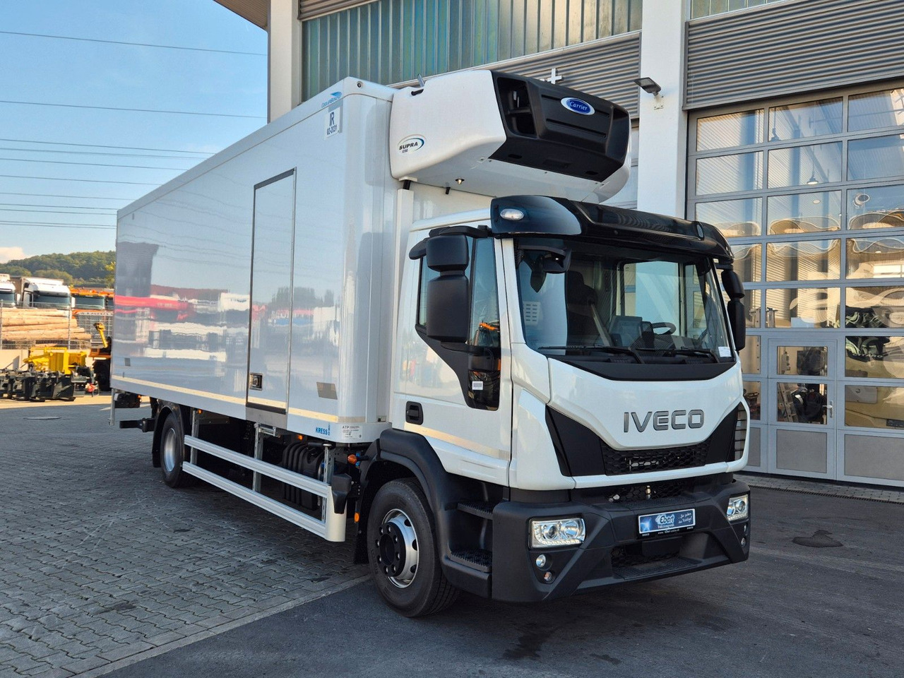 Iveco Eurocargo ML160E28/P Carrier Supra 1250 LBW Tür - Camião frigorífico: foto 2 Iveco Eurocargo ML160E28/P Carrier Supra 1250 LBW Tür - Camião frigorífico: foto 2