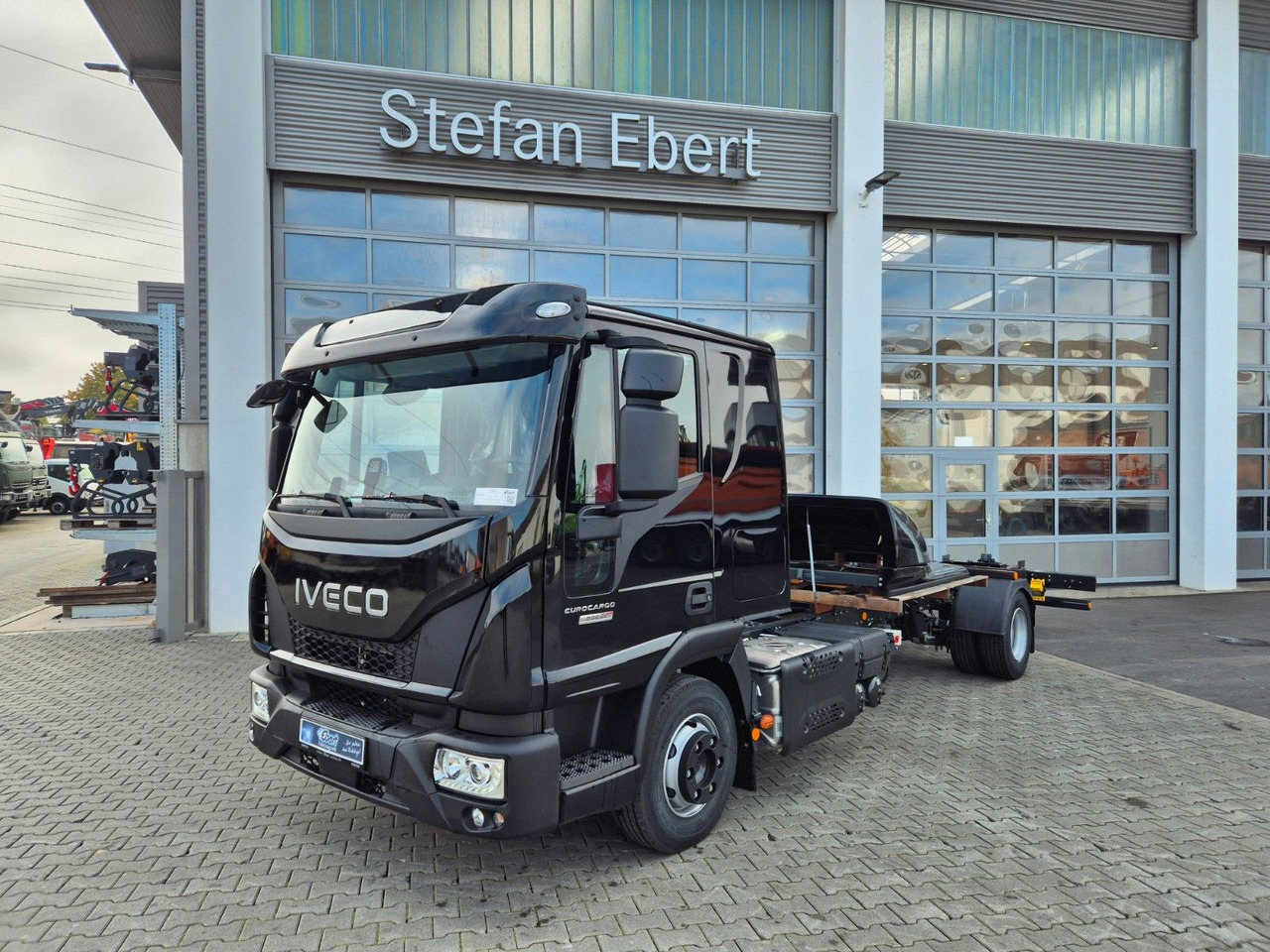 Iveco Eurocargo ML80E22/P 2x AHK Klima Standh. Bett - Camião chassi: foto 2 Iveco Eurocargo ML80E22/P 2x AHK Klima Standh. Bett - Camião chassi: foto 2