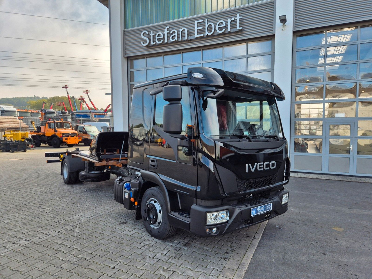 Iveco Eurocargo ML80E22/P 2x AHK Klima Standh. Bett - Camião chassi: foto 3 Iveco Eurocargo ML80E22/P 2x AHK Klima Standh. Bett - Camião chassi: foto 3