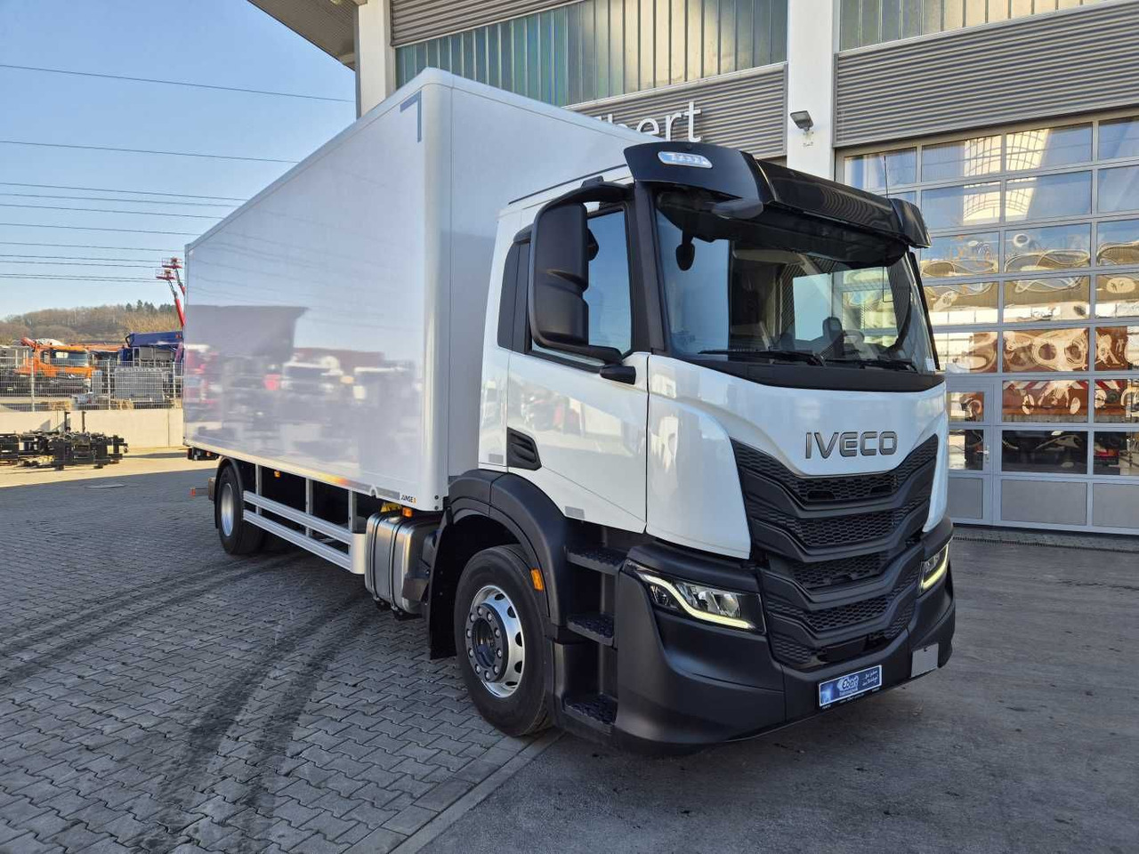 Iveco S-Way AD190S40/P Junge AHK LBW 2.000kg - Camião furgão: foto 2 Iveco S-Way AD190S40/P Junge AHK LBW 2.000kg - Camião furgão: foto 2