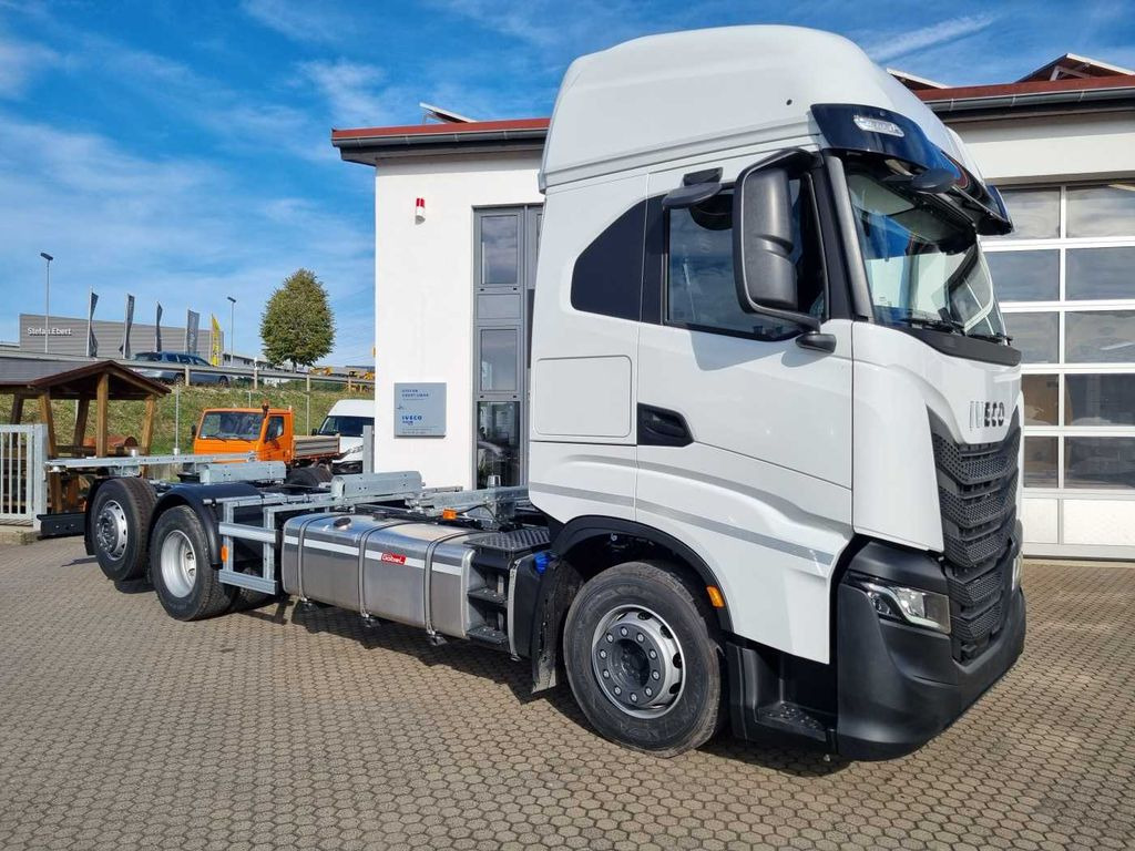 Iveco S-Way AS260S46 6x2 BDF-Wechsler Intarder 2x vorh - Camião transportador de contêineres/ Caixa móvel: foto 2 Iveco S-Way AS260S46 6x2 BDF-Wechsler Intarder 2x vorh - Camião transportador de contêineres/ Caixa móvel: foto 2