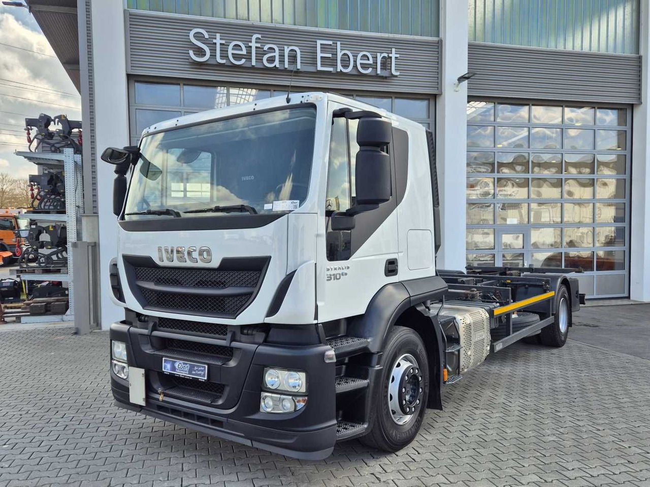 Iveco Stralis AT190S31/P BDF Klima Standh. AHK Bett - Camião transportador de contêineres/ Caixa móvel: foto 3 Iveco Stralis AT190S31/P BDF Klima Standh. AHK Bett - Camião transportador de contêineres/ Caixa móvel: foto 3
