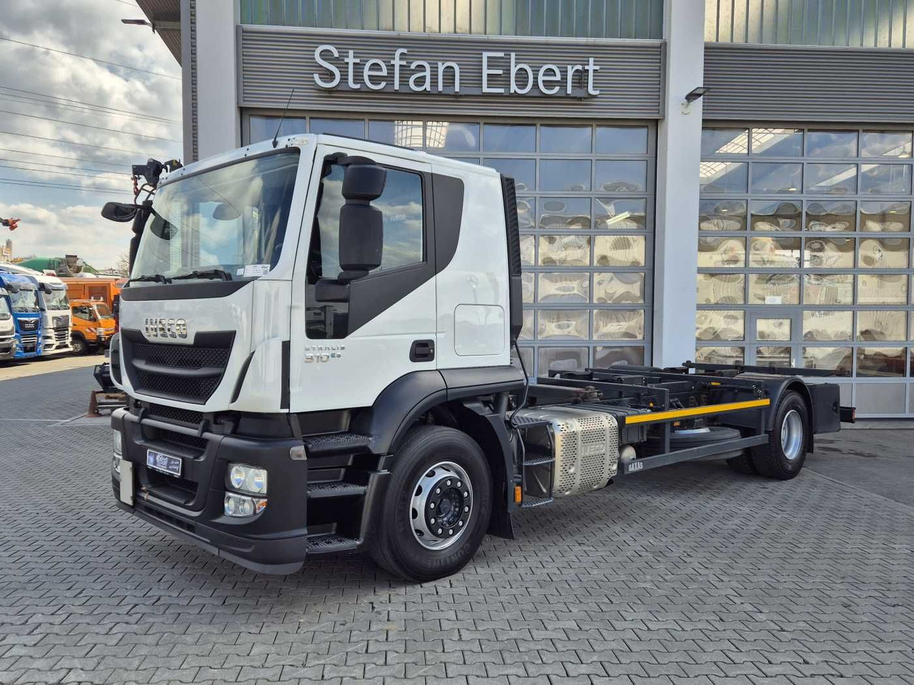 Iveco Stralis AT190S31/P BDF Klima Standh. AHK Bett - Camião transportador de contêineres/ Caixa móvel: foto 1 Iveco Stralis AT190S31/P BDF Klima Standh. AHK Bett - Camião transportador de contêineres/ Caixa móvel: foto 1