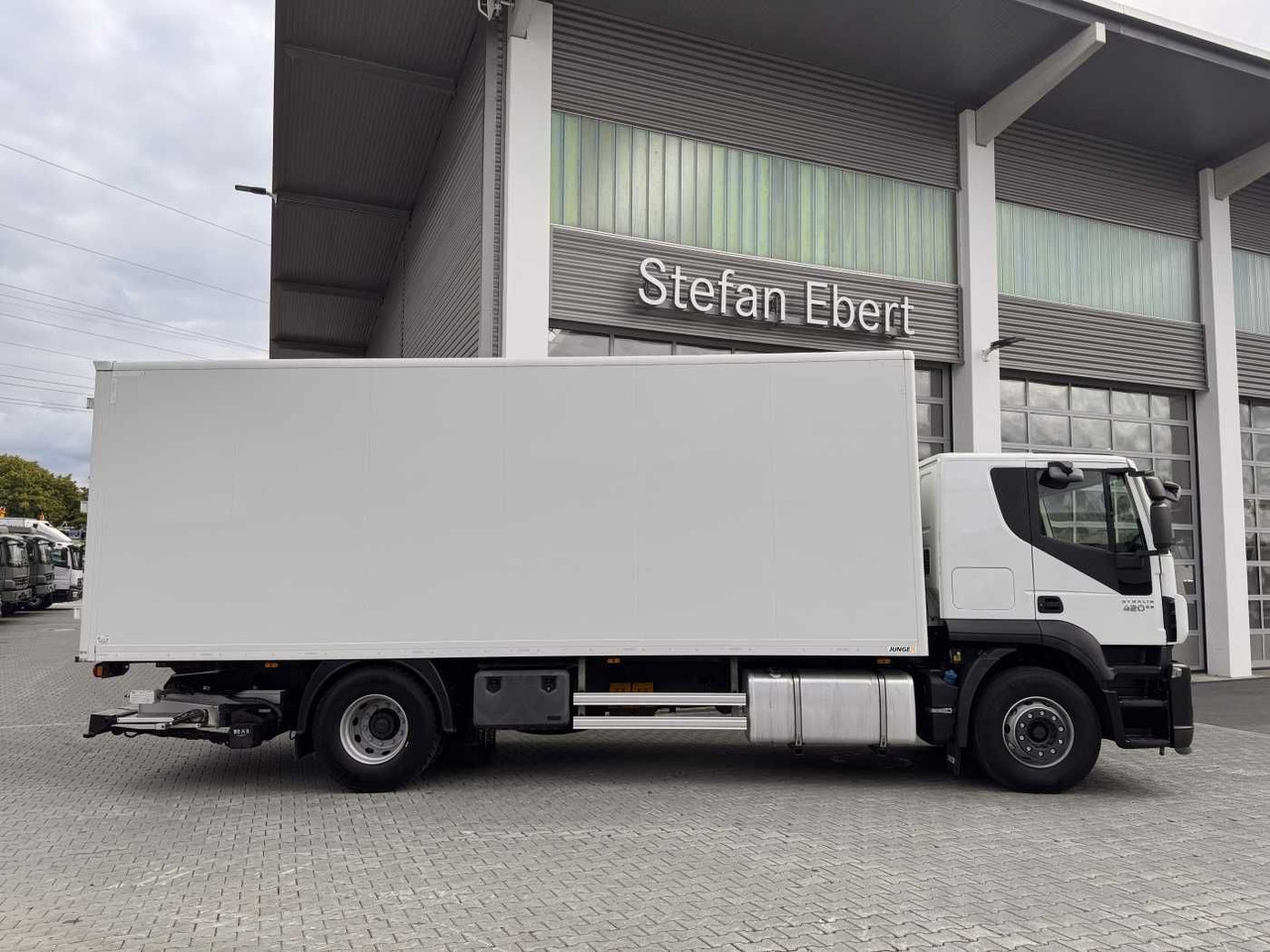 Iveco Stralis AT190S42/FP-D 4x2 Koffer+LBW faltbar AHK - Camião furgão: foto 5 Iveco Stralis AT190S42/FP-D 4x2 Koffer+LBW faltbar AHK - Camião furgão: foto 5