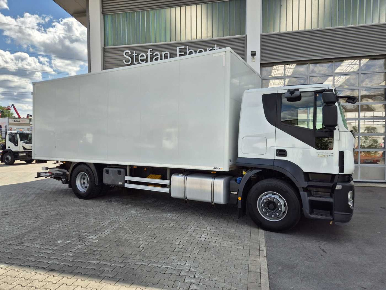 Iveco Stralis AT190S42/FP-D LBW Bär 1.500kg faltbar - Camião furgão: foto 5 Iveco Stralis AT190S42/FP-D LBW Bär 1.500kg faltbar - Camião furgão: foto 5