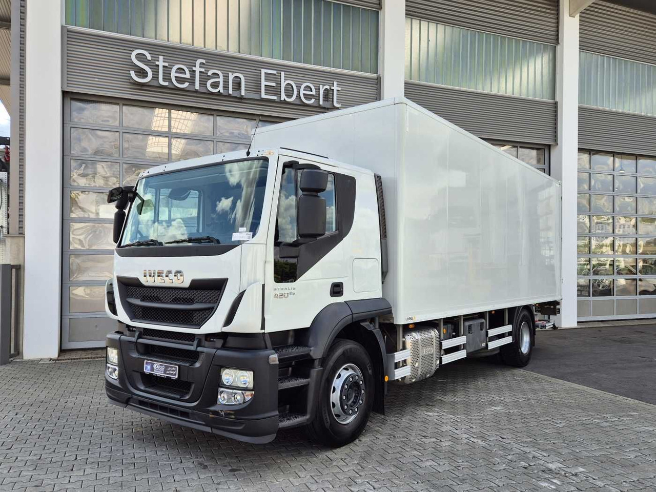 Iveco Stralis AT190S42/FP-D LBW Bär 1.500kg faltbar - Camião furgão: foto 2 Iveco Stralis AT190S42/FP-D LBW Bär 1.500kg faltbar - Camião furgão: foto 2
