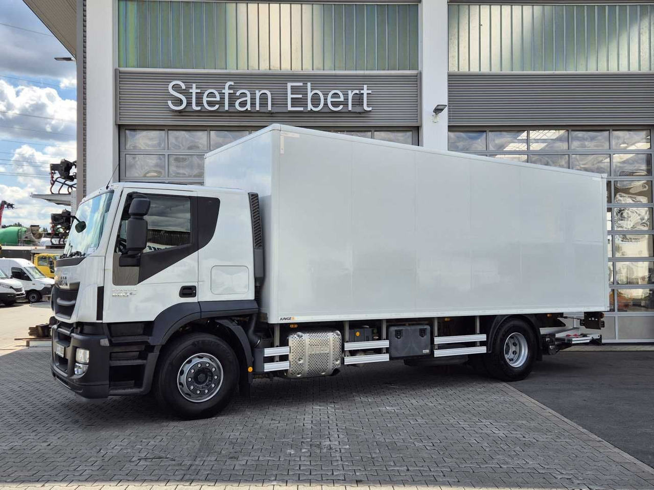 Iveco Stralis AT190S42/FP-D LBW Bär 1.500kg faltbar - Camião furgão: foto 4 Iveco Stralis AT190S42/FP-D LBW Bär 1.500kg faltbar - Camião furgão: foto 4