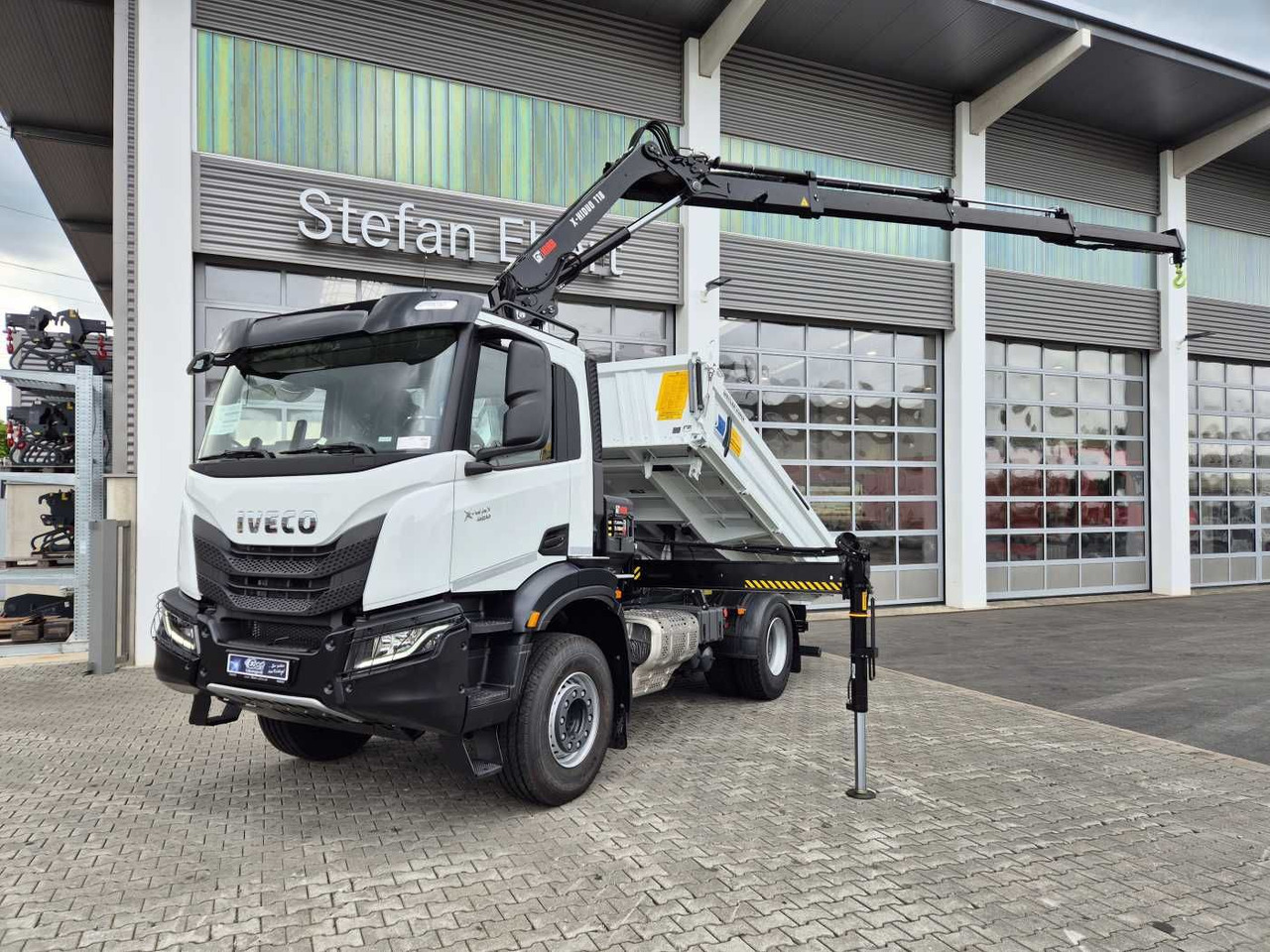 Iveco X-Way AD200X42/P HR OFF Hiab X-HIDUO 118E-3 Funk - Camião basculante, Camião grua: foto 1 Iveco X-Way AD200X42/P HR OFF Hiab X-HIDUO 118E-3 Funk - Camião basculante, Camião grua: foto 1