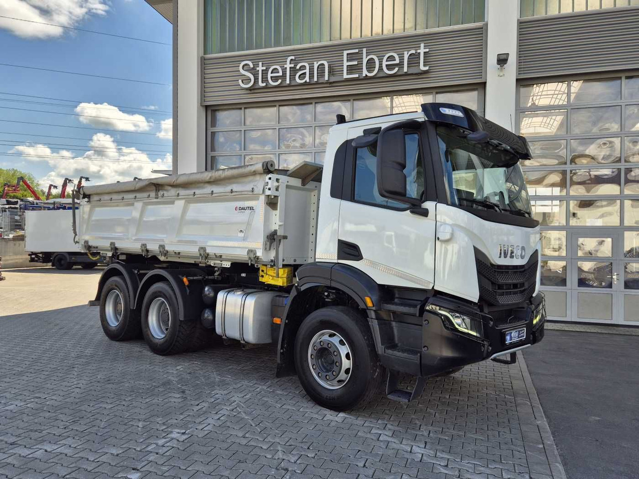Iveco X-Way AD300X48Z HR 6x4 Intarder Bordmatic Kamera - Camião basculante: foto 3 Iveco X-Way AD300X48Z HR 6x4 Intarder Bordmatic Kamera - Camião basculante: foto 3