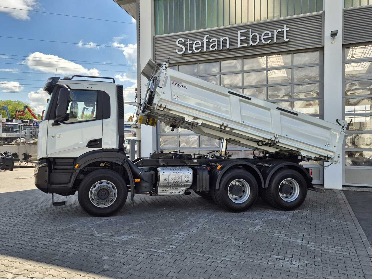 Iveco X-Way AD300X48Z HR 6x4 Intarder Bordmatic Kamera - Camião basculante: foto 4 Iveco X-Way AD300X48Z HR 6x4 Intarder Bordmatic Kamera - Camião basculante: foto 4