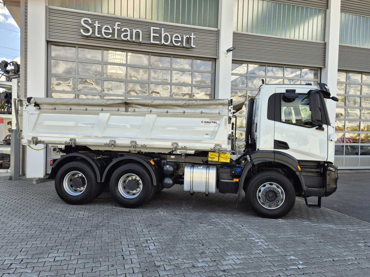 Iveco X-Way AD300X48Z HR 6x4 Intarder Bordmatic Kamera - Camião basculante: foto 5 Iveco X-Way AD300X48Z HR 6x4 Intarder Bordmatic Kamera - Camião basculante: foto 5