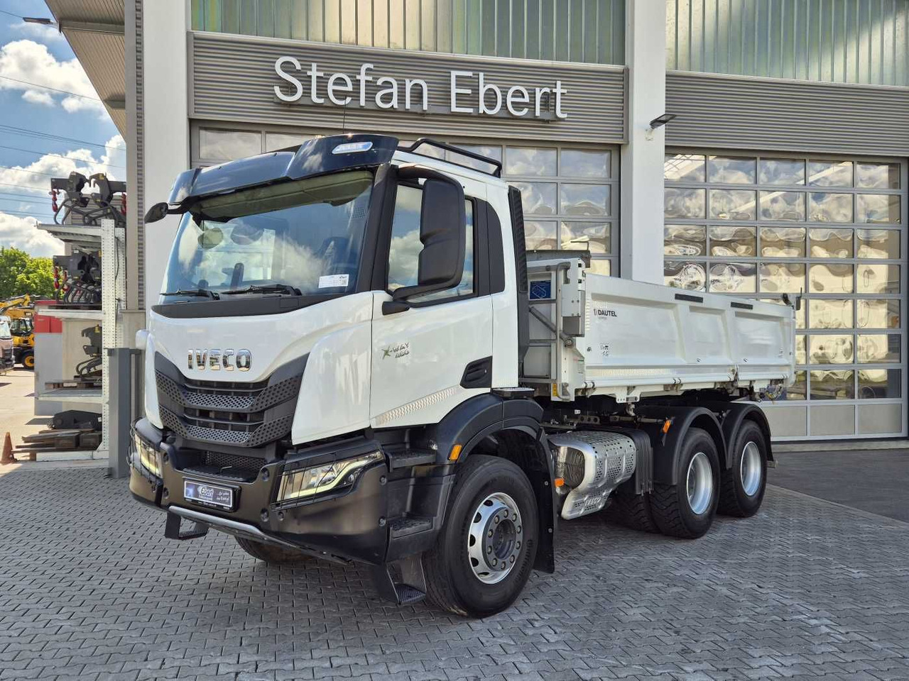 Iveco X-Way AD300X48Z HR 6x4 Intarder Bordmatic Kamera - Camião basculante: foto 2 Iveco X-Way AD300X48Z HR 6x4 Intarder Bordmatic Kamera - Camião basculante: foto 2