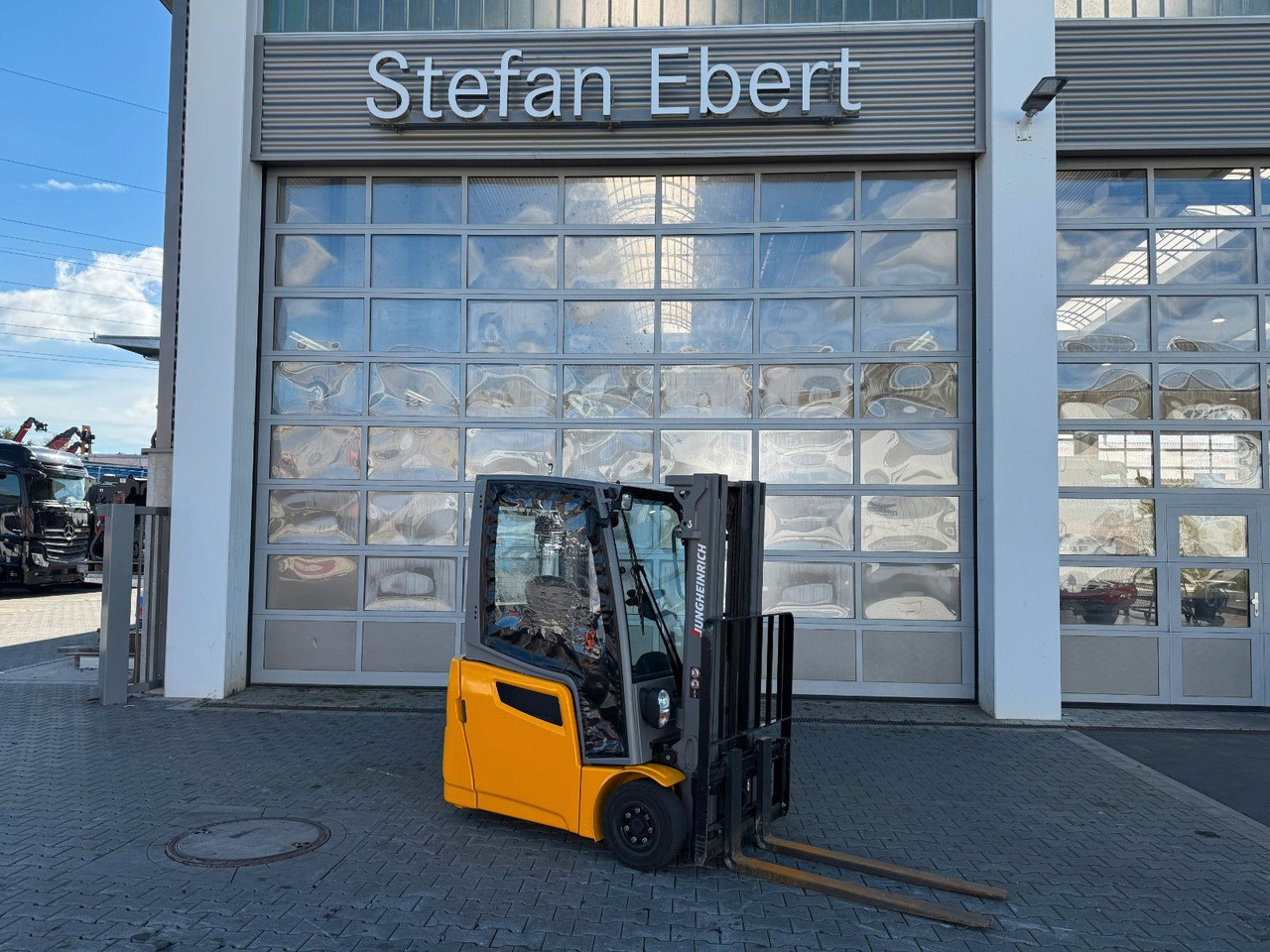 Jungheinrich EFG 215 / Triplex: 4.25m! / SS / nur 2.865h! - Empilhadeira elétrica: foto 1 Jungheinrich EFG 215 / Triplex: 4.25m! / SS / nur 2.865h! - Empilhadeira elétrica: foto 1
