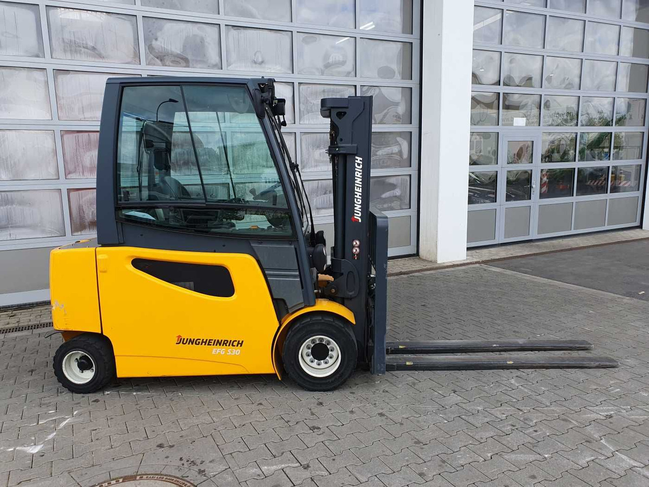 Jungheinrich EFG S30 / Triplex: 4.40m! / SS / nur 1.674h! - Empilhadeira elétrica: foto 2 Jungheinrich EFG S30 / Triplex: 4.40m! / SS / nur 1.674h! - Empilhadeira elétrica: foto 2