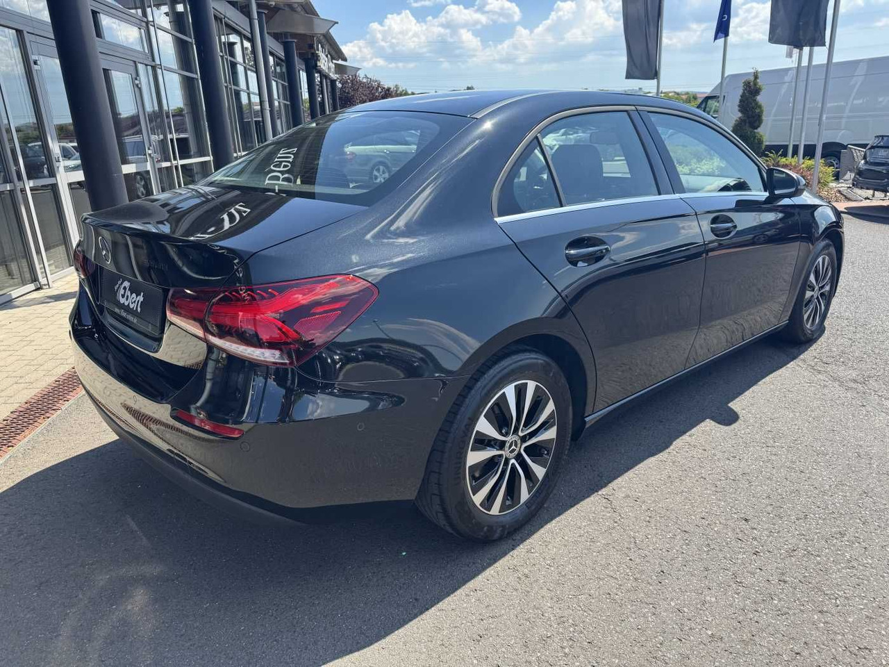 Mercedes-Benz A 180d 8G LED+Carplay+SpurH+DAB+SHZ - Sedan: foto 4 Mercedes-Benz A 180d 8G LED+Carplay+SpurH+DAB+SHZ - Sedan: foto 4