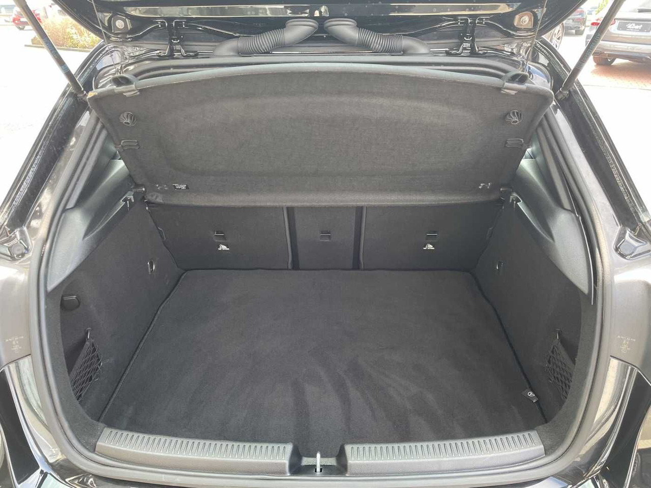Mercedes-Benz A 200 Progressive Pano+R-Kamera+LED+ MBUX+Lenkra - Automóvel: foto 5 Mercedes-Benz A 200 Progressive Pano+R-Kamera+LED+ MBUX+Lenkra - Automóvel: foto 5