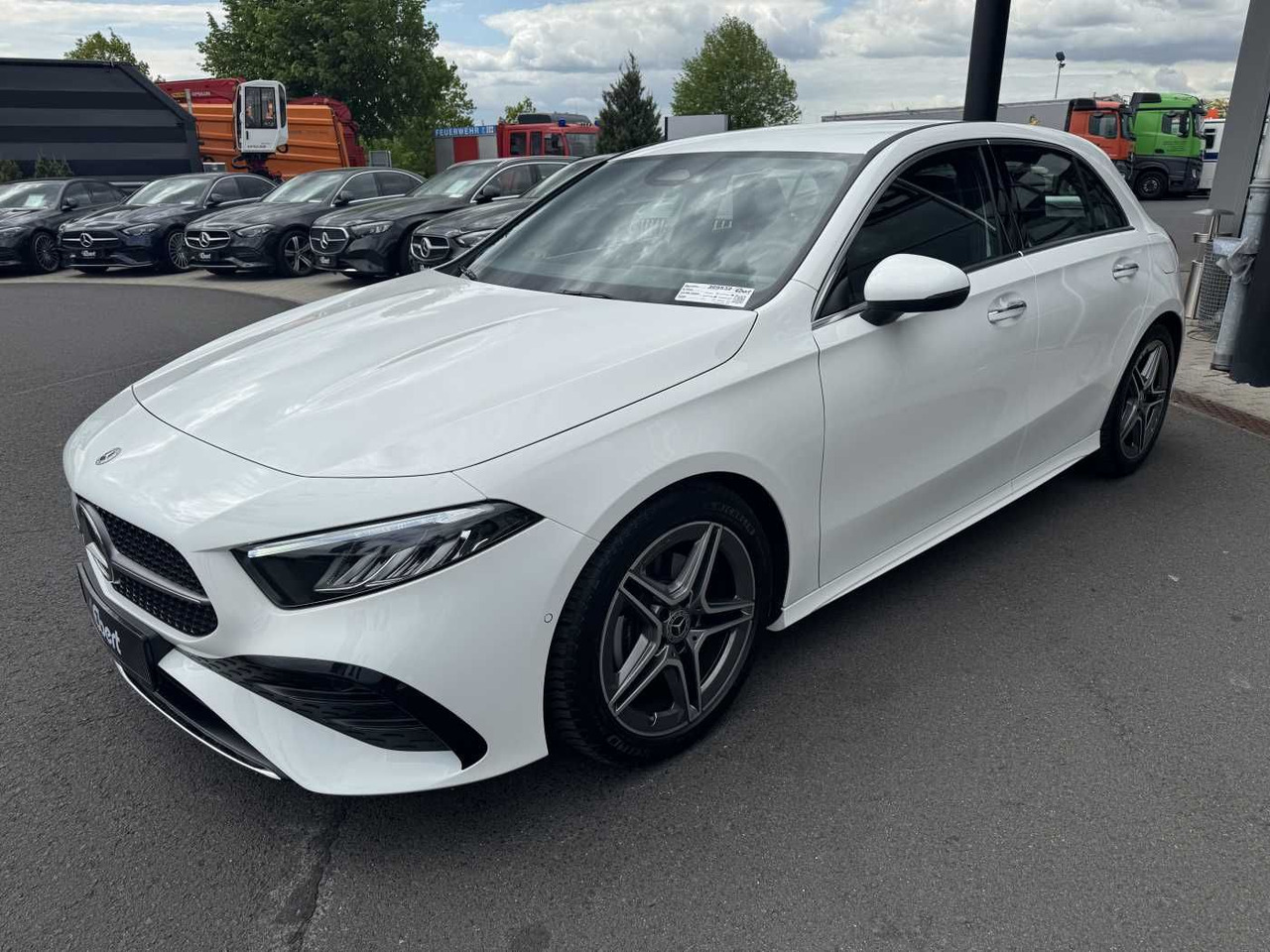 Mercedes-Benz A 200d AMG+AHK+Ambiente+RFK+MBUX+LED+IHC - Sedan: foto 2 Mercedes-Benz A 200d AMG+AHK+Ambiente+RFK+MBUX+LED+IHC - Sedan: foto 2