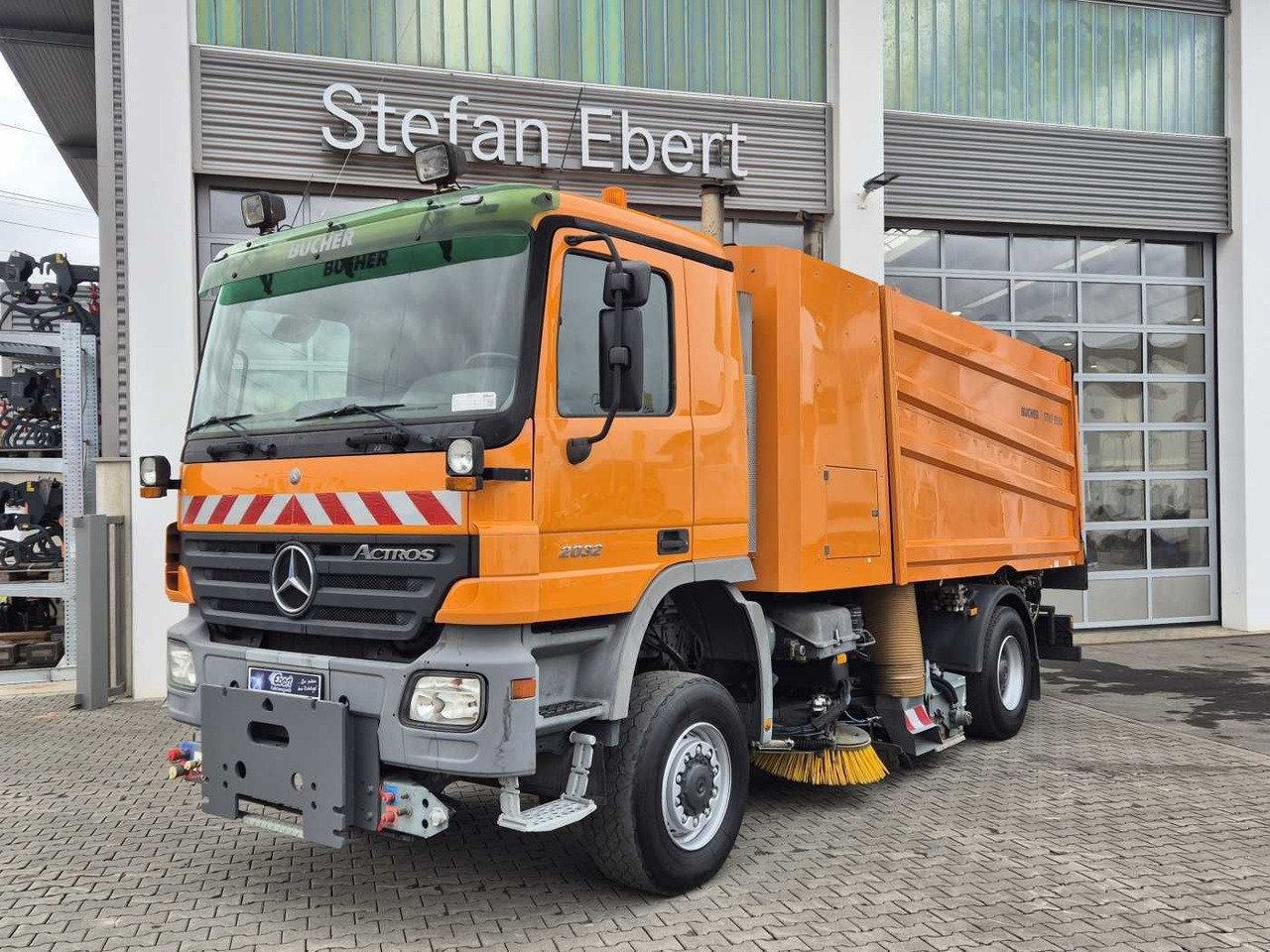 Mercedes-Benz Actros 2032 A 4x4 Bucher STKF 9500 Airport 30x - Varredora urbana: foto 1 Mercedes-Benz Actros 2032 A 4x4 Bucher STKF 9500 Airport 30x - Varredora urbana: foto 1