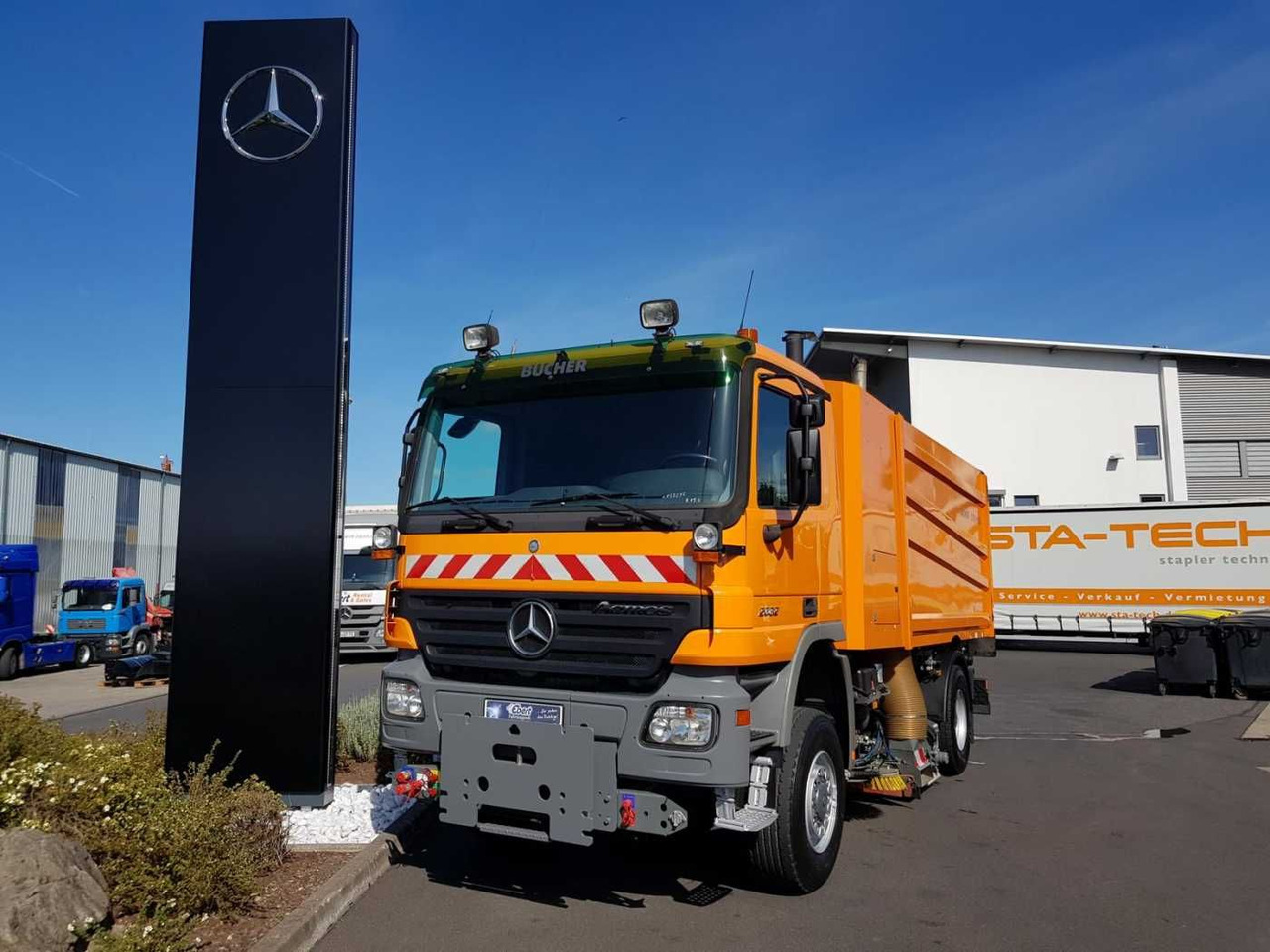 Mercedes-Benz Actros 2032 A 4x4 Bucher STKF 9500 Airport - Varredora urbana: foto 1 Mercedes-Benz Actros 2032 A 4x4 Bucher STKF 9500 Airport - Varredora urbana: foto 1