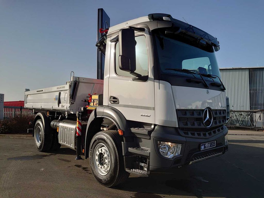 Mercedes-Benz Arocs 1832 KK 4x2 Kipper+Kran Fassi F120+Funk Mercedes-Benz Arocs 1832 KK 4x2 Kipper+Kran Fassi F120+Funk - Camião basculante, Camião grua: foto 4 Mercedes-Benz Arocs 1832 KK 4x2 Kipper+Kran Fassi F120+Funk Mercedes-Benz Arocs 1832 KK 4x2 Kipper+Kran Fassi F120+Funk - Camião basculante, Camião grua: foto 4