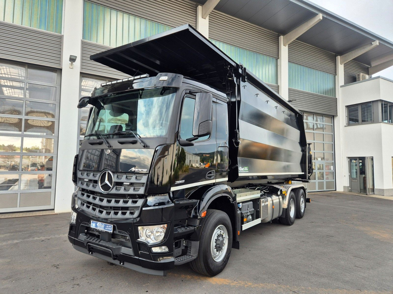 Mercedes-Benz Arocs 2751 6x2 HAD / Abroller EBERT Fällbox Q150 Mercedes-Benz Arocs 2751 6x2 HAD/ Abroller EBERT Forstbox Q150 - Camião polibenne: foto 1 Mercedes-Benz Arocs 2751 6x2 HAD / Abroller EBERT Fällbox Q150 Mercedes-Benz Arocs 2751 6x2 HAD/ Abroller EBERT Forstbox Q150 - Camião polibenne: foto 1
