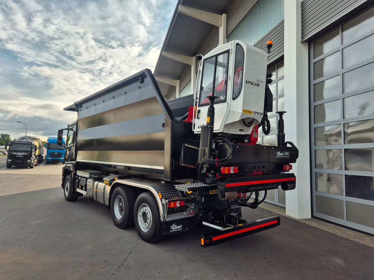 Mercedes-Benz Arocs 2751 6x2 HAD / Abroller EBERT Fällbox Q150 Mercedes-Benz Arocs 2751 6x2 HAD/ Abroller EBERT Forstbox Q150 - Camião polibenne: foto 5 Mercedes-Benz Arocs 2751 6x2 HAD / Abroller EBERT Fällbox Q150 Mercedes-Benz Arocs 2751 6x2 HAD/ Abroller EBERT Forstbox Q150 - Camião polibenne: foto 5