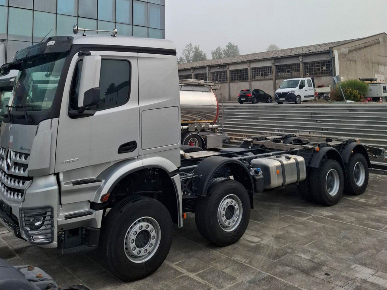 Mercedes-Benz Arocs 4153 8x4 Fahrgestell - Camião chassi: foto 1 Mercedes-Benz Arocs 4153 8x4 Fahrgestell - Camião chassi: foto 1