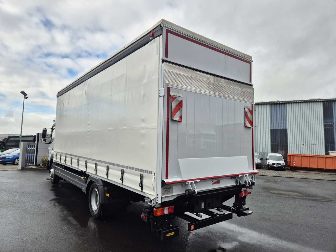 Mercedes-Benz Atego 1527 L L-Haus LBW Palfinger 1.500kg 2 Bett - Camião de lona: foto 5 Mercedes-Benz Atego 1527 L L-Haus LBW Palfinger 1.500kg 2 Bett - Camião de lona: foto 5