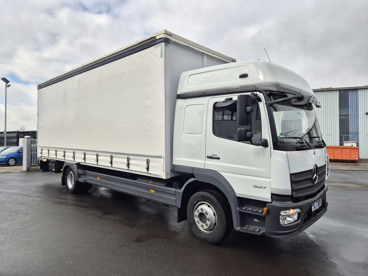 Mercedes-Benz Atego 1527 L L-Haus LBW Palfinger 1.500kg 2 Bett - Camião de lona: foto 2 Mercedes-Benz Atego 1527 L L-Haus LBW Palfinger 1.500kg 2 Bett - Camião de lona: foto 2