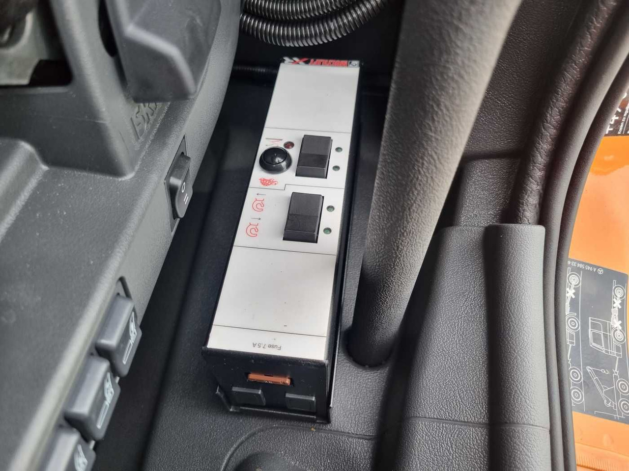 Camião polibenne Mercedes-Benz Atego 818 K 4x2 HIAB XR5S3650 AHK Klima: foto 12