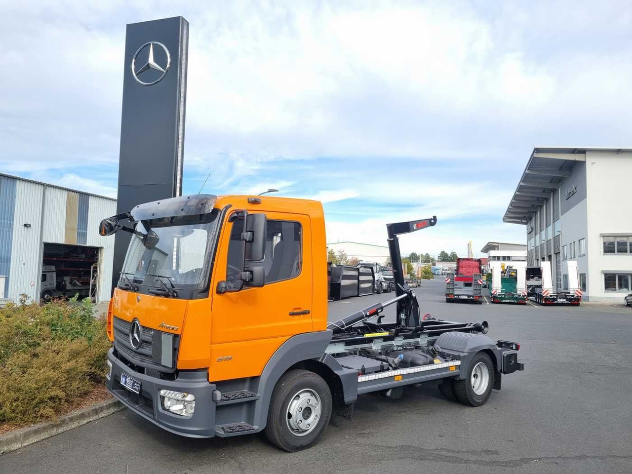 Mercedes-Benz Atego 818 K 4x2 HIAB XR5S3650 AHK Klima - Camião polibenne: foto 1 Mercedes-Benz Atego 818 K 4x2 HIAB XR5S3650 AHK Klima - Camião polibenne: foto 1