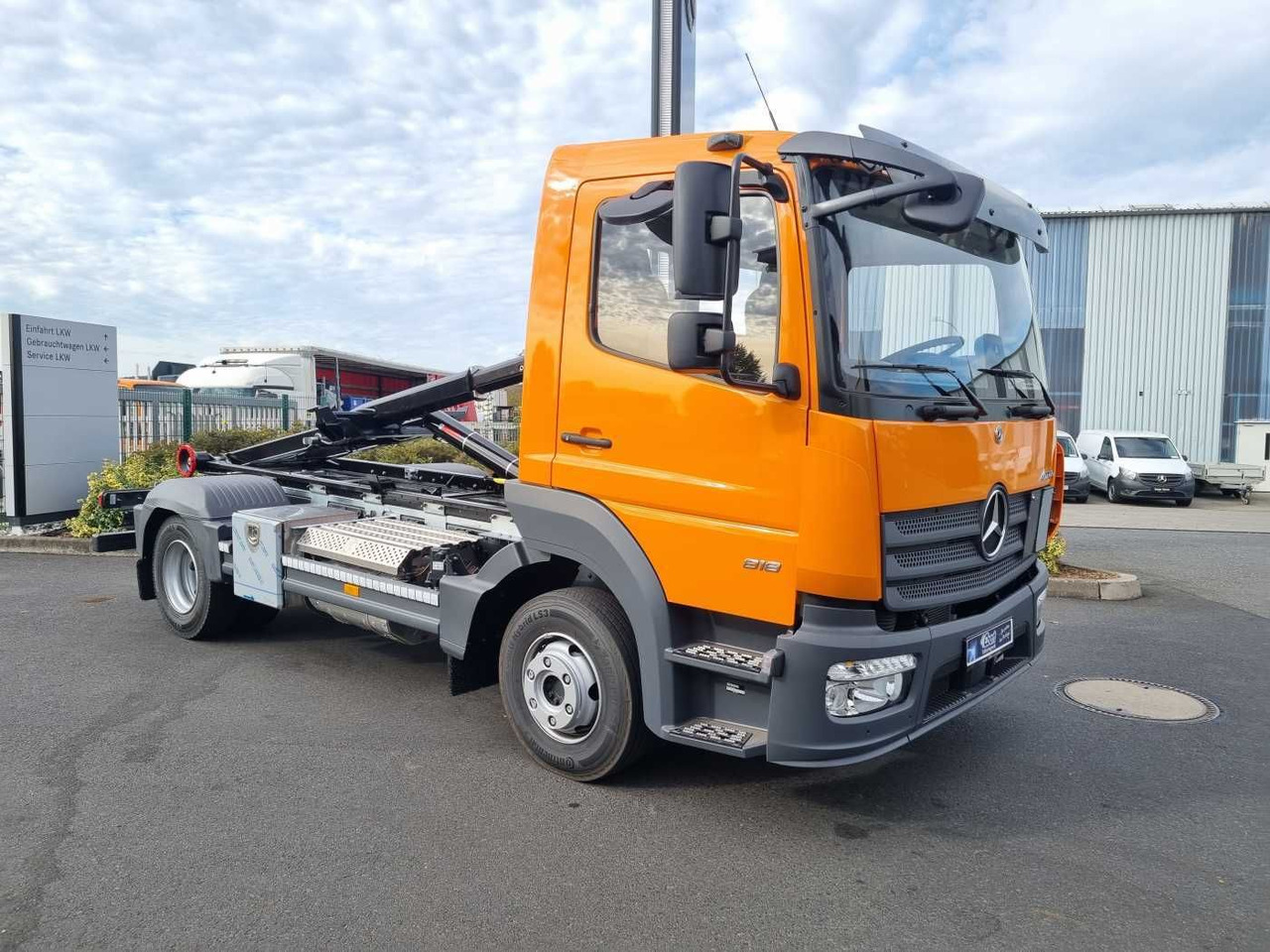 Mercedes-Benz Atego 818 K 4x2 HIAB XR5S3650 AHK Klima - Camião polibenne: foto 5 Mercedes-Benz Atego 818 K 4x2 HIAB XR5S3650 AHK Klima - Camião polibenne: foto 5