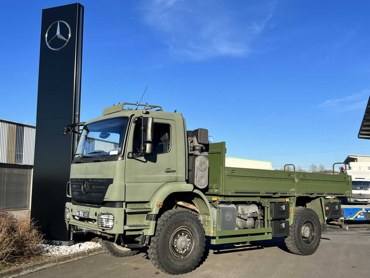 Mercedes-Benz Axor 1829 A 4x4 Pritsche - Camião de caixa aberta/ Plataforma: foto 1 Mercedes-Benz Axor 1829 A 4x4 Pritsche - Camião de caixa aberta/ Plataforma: foto 1
