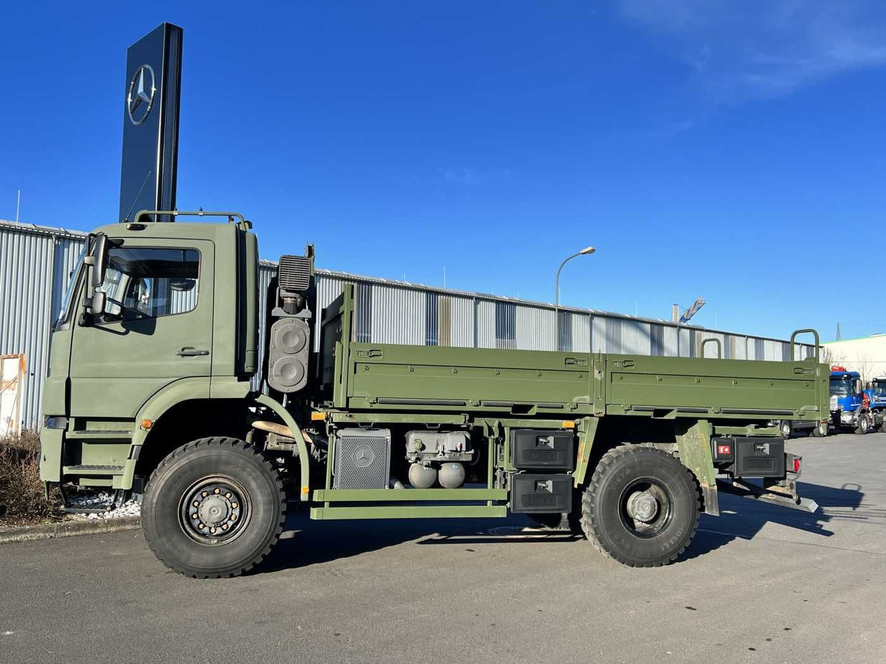 Mercedes-Benz Axor 1829 A 4x4 Pritsche - Camião de caixa aberta/ Plataforma: foto 4 Mercedes-Benz Axor 1829 A 4x4 Pritsche - Camião de caixa aberta/ Plataforma: foto 4