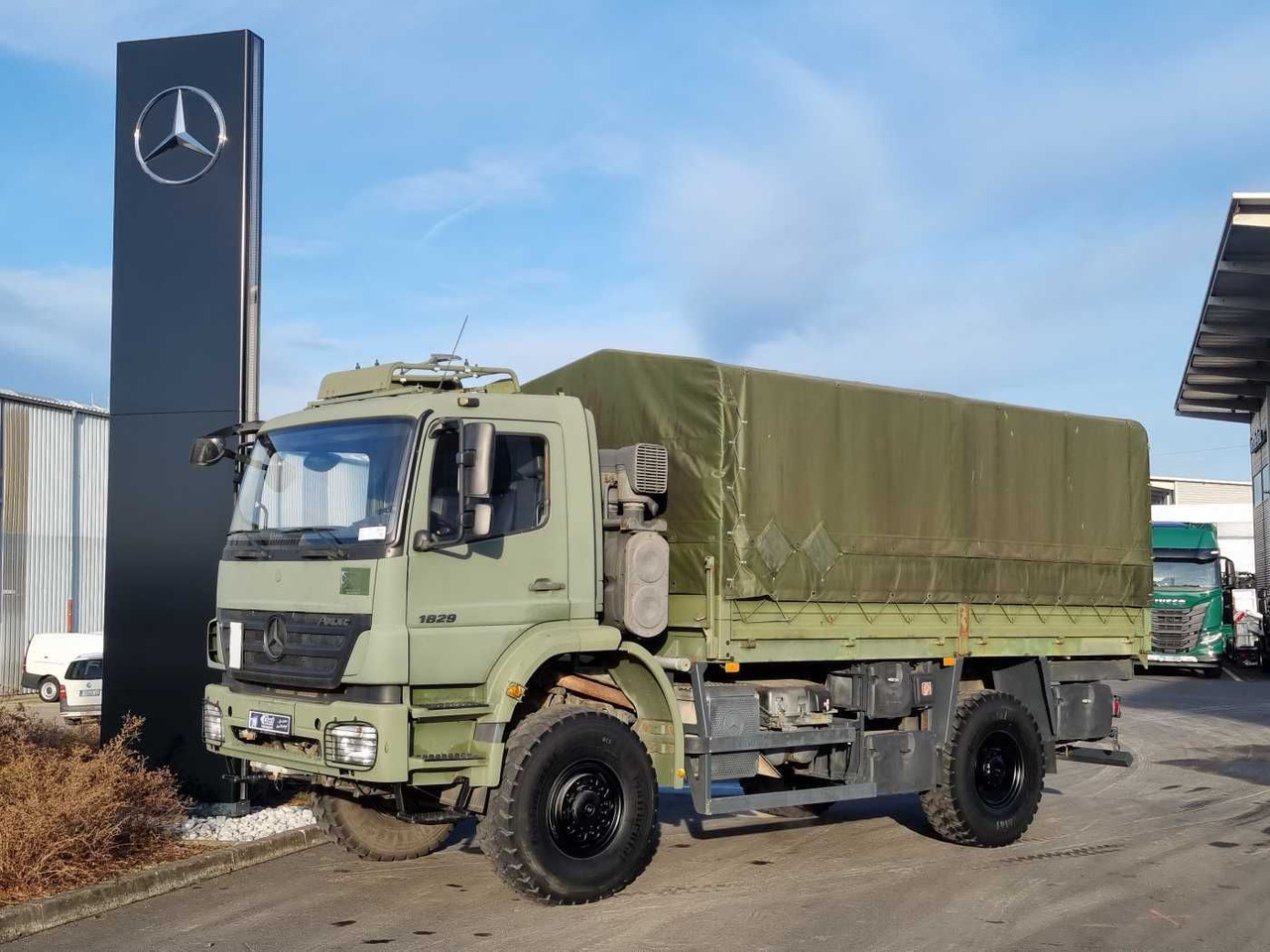 Mercedes-Benz Axor 1829 A 4x4 Pritsche/Plane 10 Stück - Camião de caixa aberta/ Plataforma: foto 3 Mercedes-Benz Axor 1829 A 4x4 Pritsche/Plane 10 Stück - Camião de caixa aberta/ Plataforma: foto 3