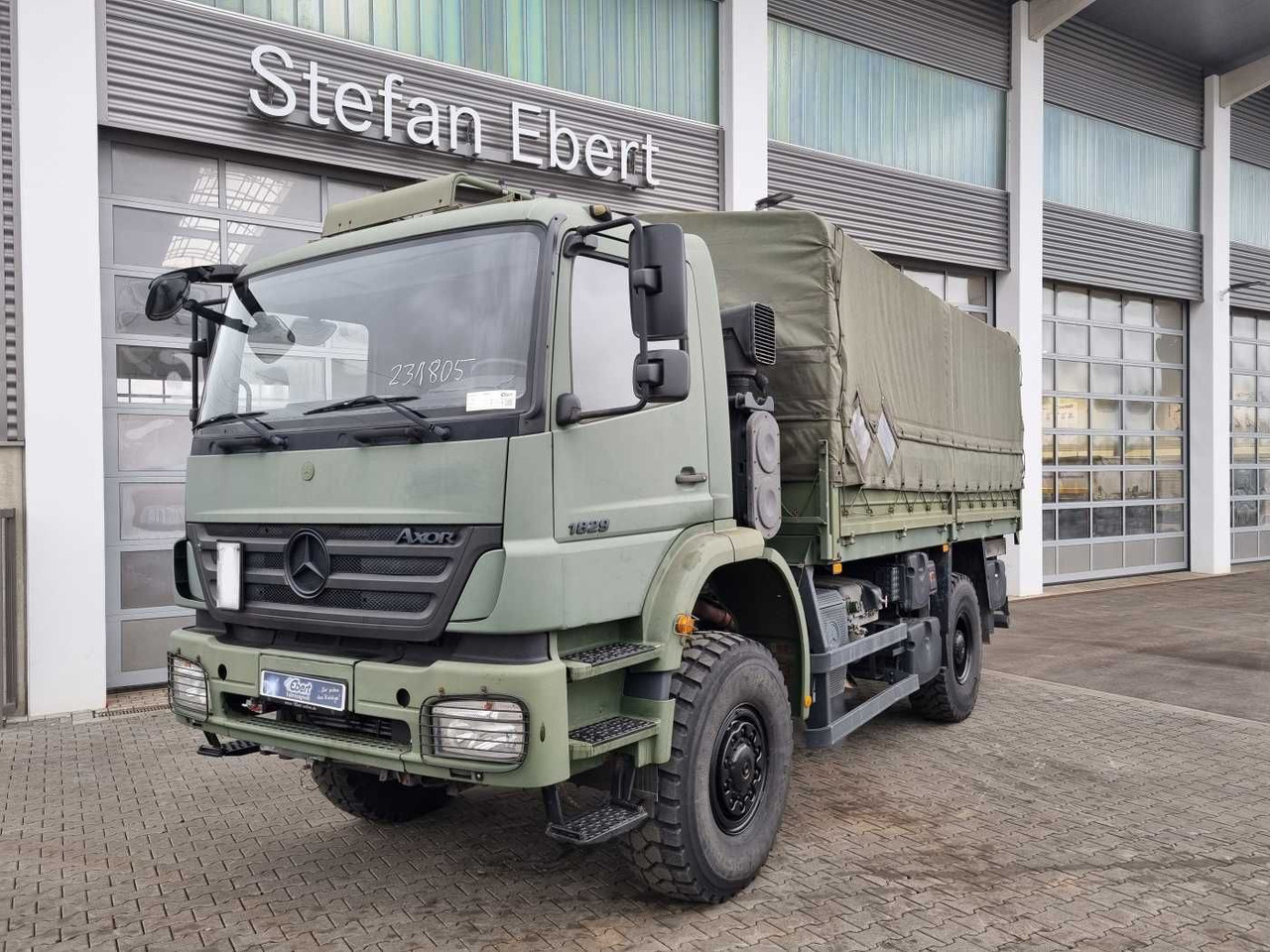 Mercedes-Benz Axor 1829 A 4x4 Pritsche/Plane 10 Stück - Camião de caixa aberta/ Plataforma: foto 2 Mercedes-Benz Axor 1829 A 4x4 Pritsche/Plane 10 Stück - Camião de caixa aberta/ Plataforma: foto 2