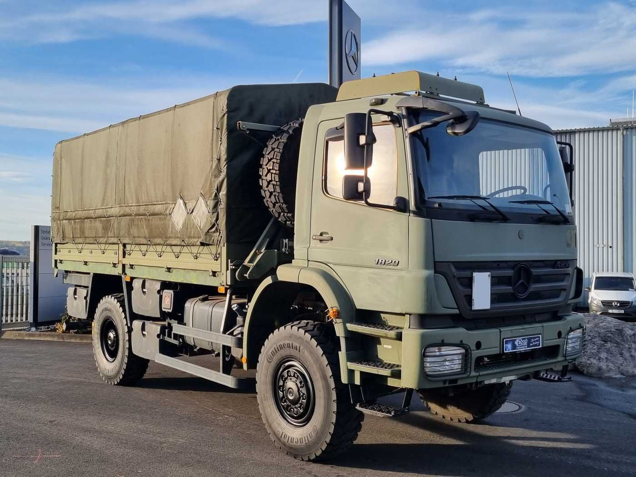 Mercedes-Benz Axor 1829 A 4x4 Pritsche/Plane 10 Stück - Camião de caixa aberta/ Plataforma: foto 2 Mercedes-Benz Axor 1829 A 4x4 Pritsche/Plane 10 Stück - Camião de caixa aberta/ Plataforma: foto 2