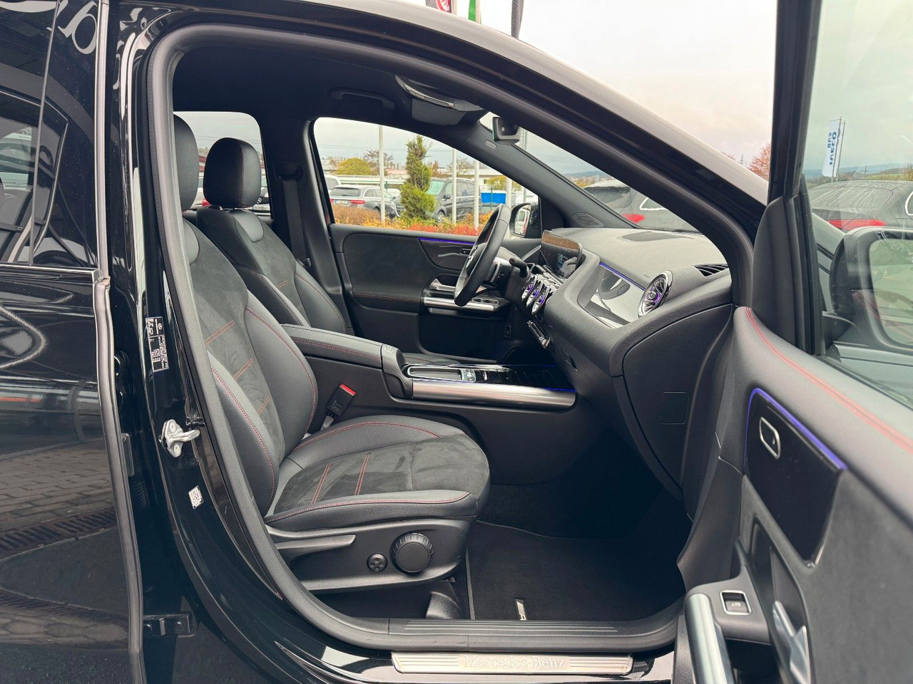 Mercedes-Benz B 200 AMG+AHK+Ambiente+RFK+MBUX+Night - Sedan: foto 4 Mercedes-Benz B 200 AMG+AHK+Ambiente+RFK+MBUX+Night - Sedan: foto 4