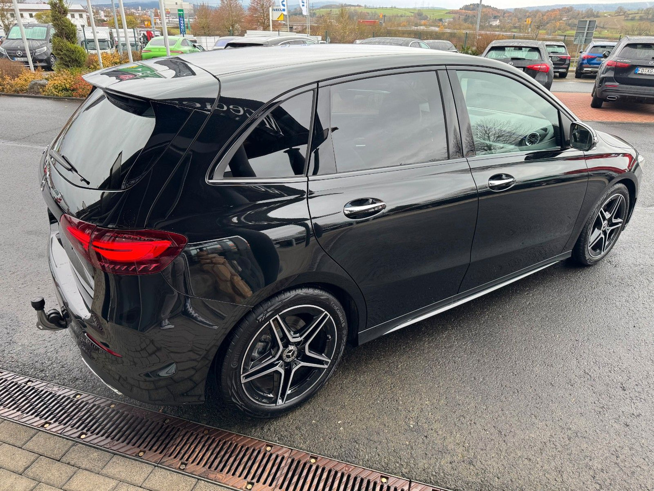 Mercedes-Benz B 200 AMG+AHK+Ambiente+RFK+MBUX+Night - Sedan: foto 3 Mercedes-Benz B 200 AMG+AHK+Ambiente+RFK+MBUX+Night - Sedan: foto 3