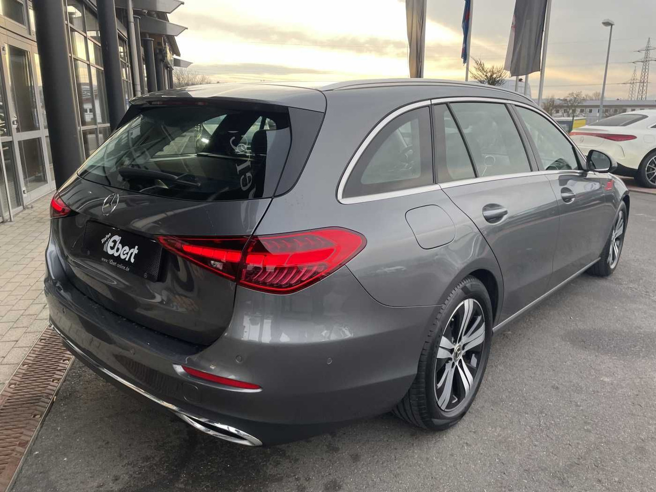 Mercedes-Benz C 180 T 9G AVANTGARDE+R-Kamera +PANO+SHZ+SPIEGEL - Automóvel: foto 4 Mercedes-Benz C 180 T 9G AVANTGARDE+R-Kamera +PANO+SHZ+SPIEGEL - Automóvel: foto 4