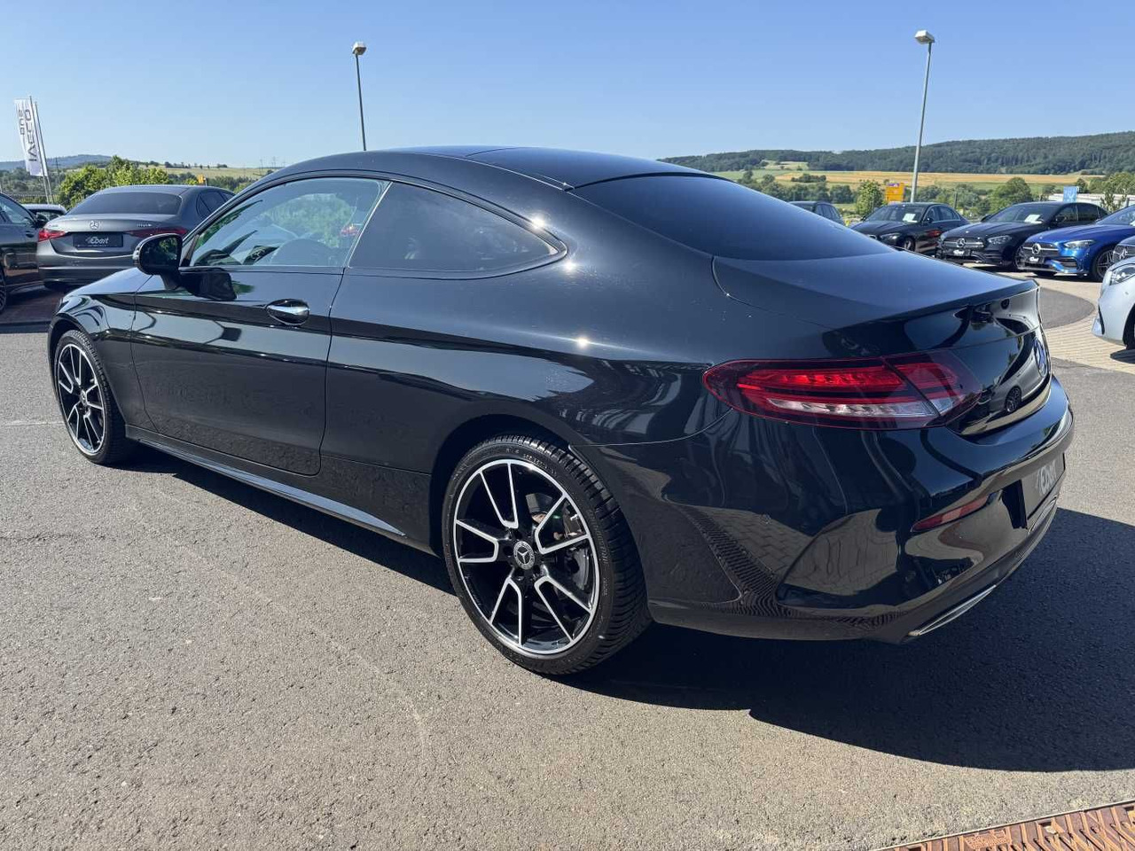 Mercedes-Benz C 400 4M AMG Coupe Pano+Burm+Distr+Memory+360 - Automóvel: foto 3 Mercedes-Benz C 400 4M AMG Coupe Pano+Burm+Distr+Memory+360 - Automóvel: foto 3